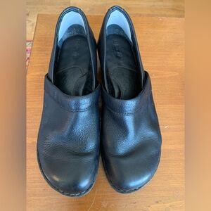 Born Black Women's Clogs